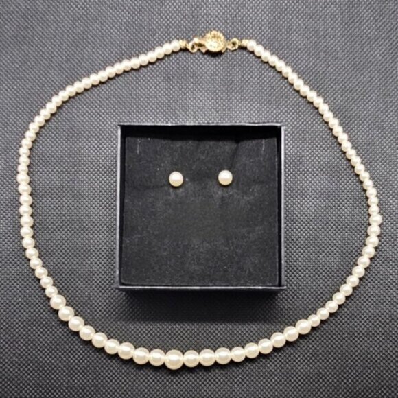 Classic Faux Pearl Necklace & Matching Stud Earring Set Gold Tone Vintage Style - Picture 2 of 6